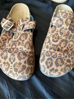 Leopard Print Slip-On Clogs - Brown